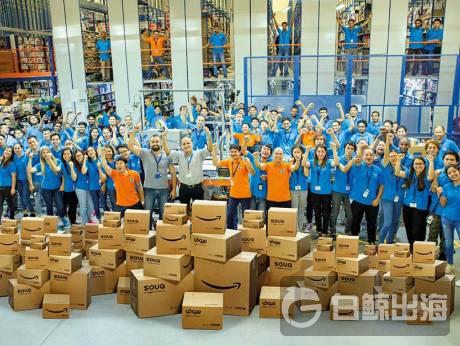 在今年的“白色星期五”活動(dòng)中，賣(mài)家可以將商品存放在Souq的倉(cāng)儲(chǔ)中心，由Souq負(fù)責(zé)所有的物流工作